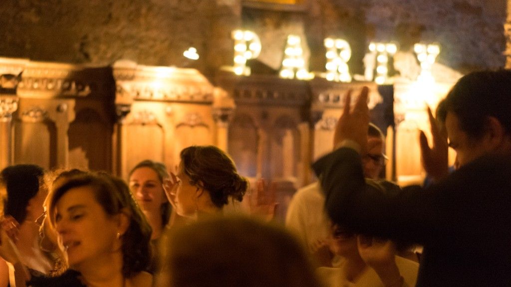 soiree dj abbaye vaux de cernay salle des moines Soirée de Mariage