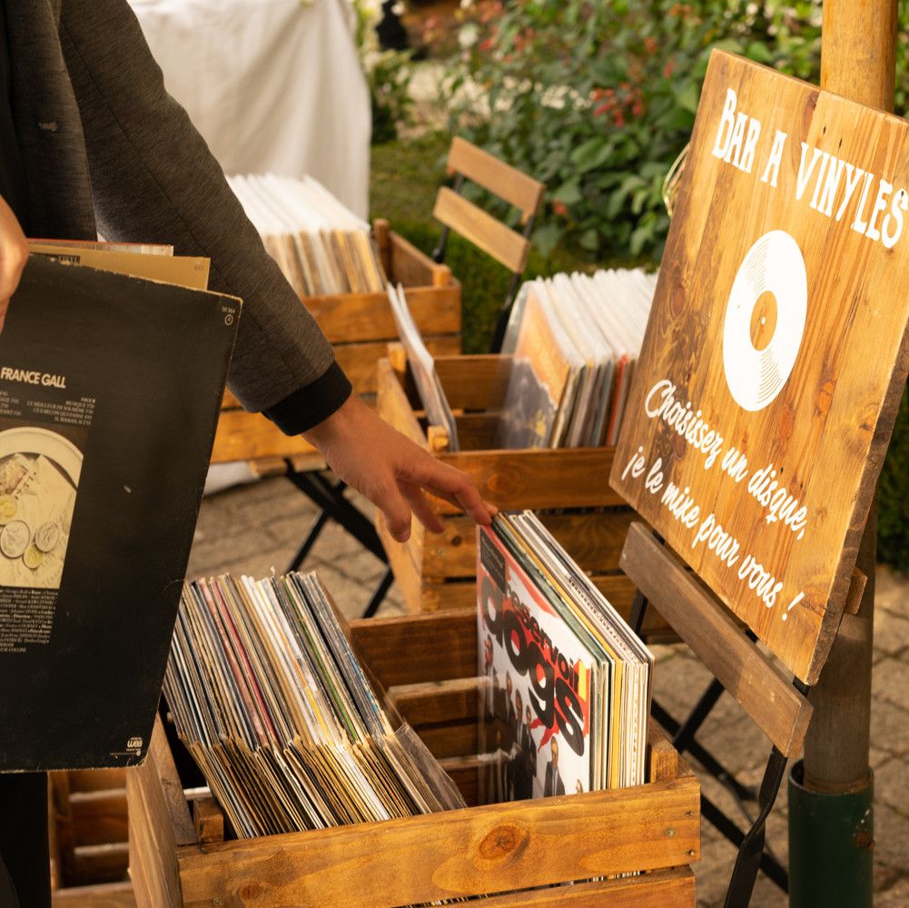 bar à vinyles pour un mariage