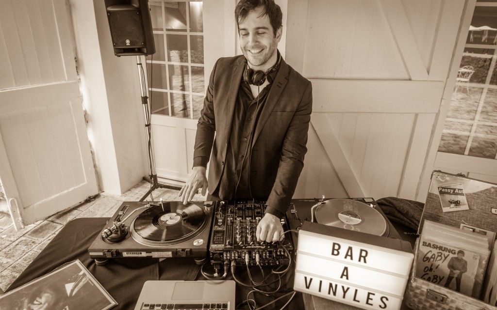 Mariage DJ vinyles DJ vintage et bar à vinyles