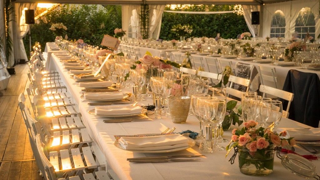 Diner de mariage dans une tente Diner de mariage dans une tente