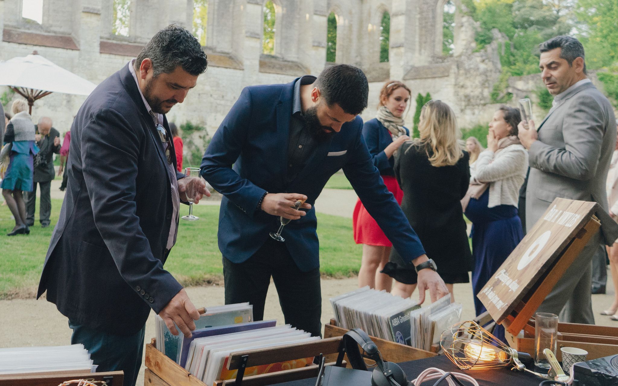 Bar à vinyles pour un cocktail de mariage