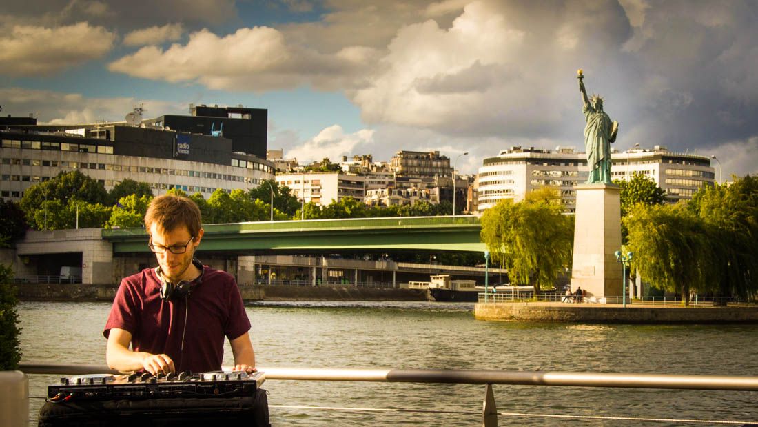 Soirée DJ à la Barge Liberty - Yachts de Paris