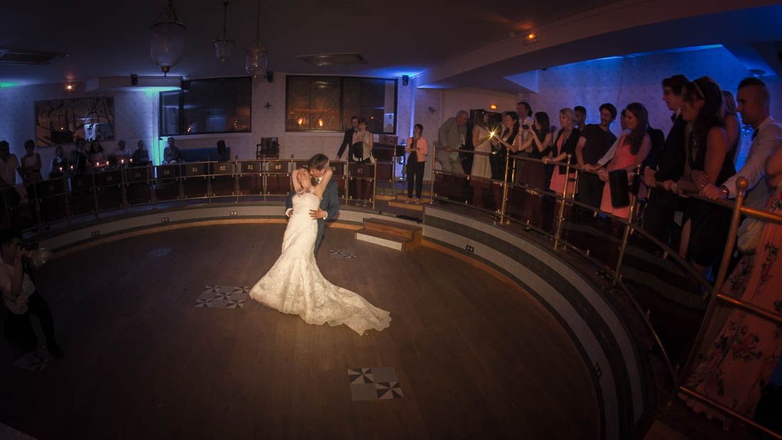 Première danse d'une soirée mariage à la Villa Frochot Paris