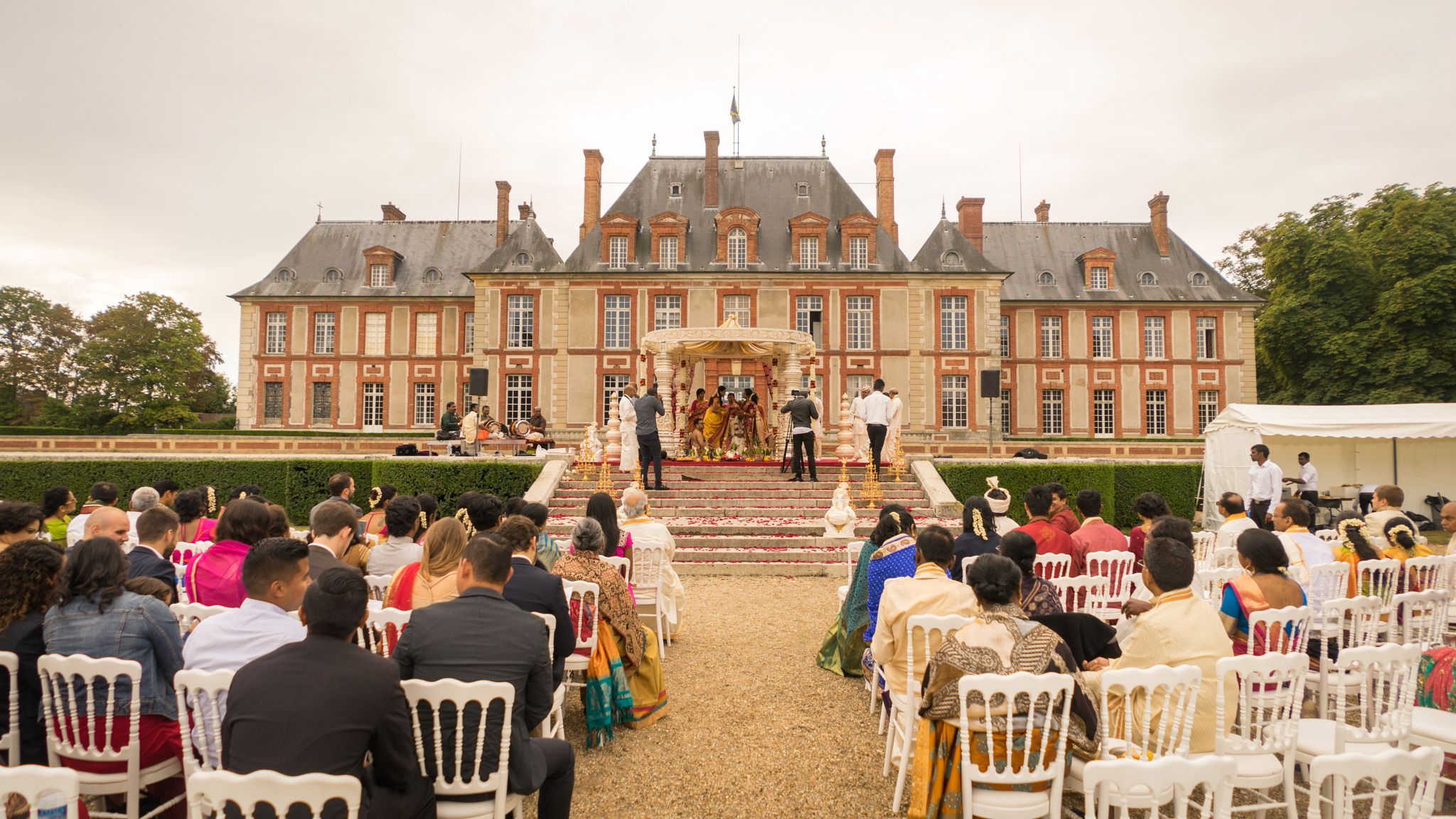 Cérémonie de mariage au Chateau de Breteuil Soirée DJ de mariage