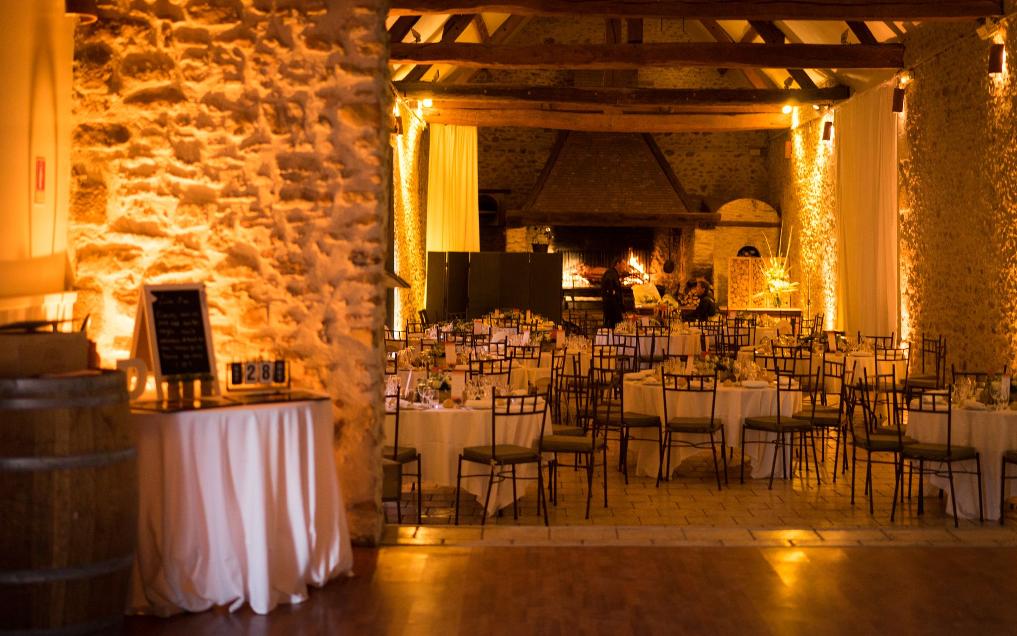 salon du diner au Hauts de Pardaillan Soirée DJ de mariage